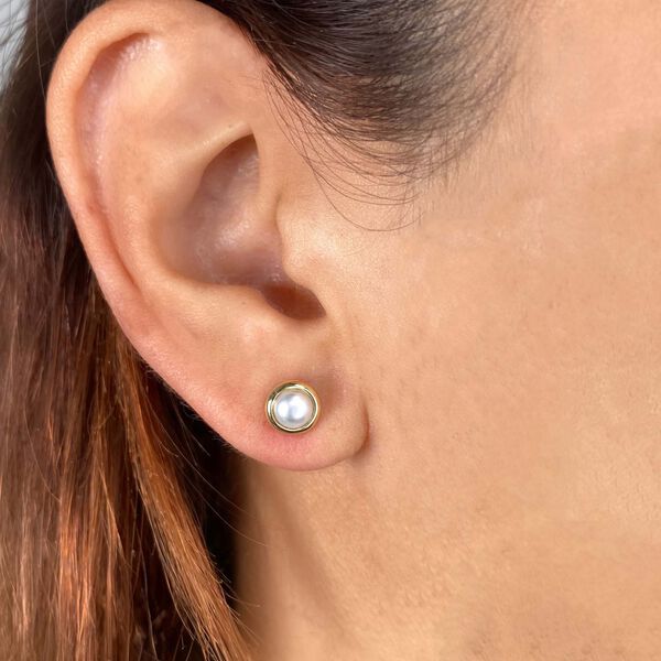 Jackie Yellow Gold and Pearl Stud Earrings